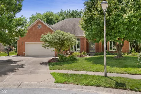361 Country Woods Dr, Indianapolis, IN 46217