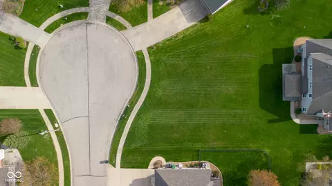 3210 Overlook Ct, Columbus, IN 47203