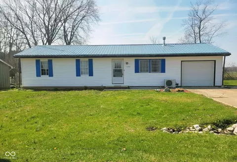 12546 S Hillview Dr, Columbus, IN 47201