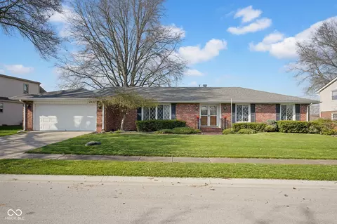 4540 Woodcrest Dr, Columbus, IN 47203