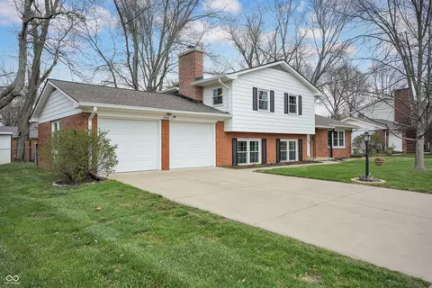 3520 Lantern Ln, Columbus, IN 47203