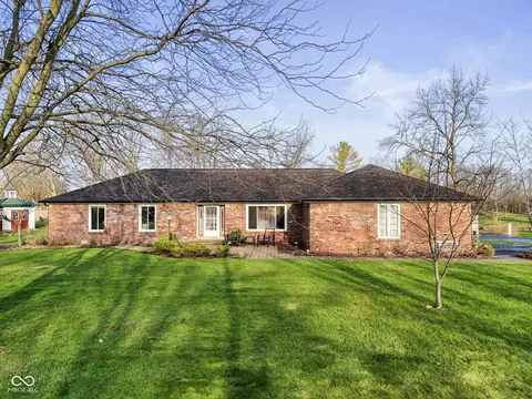 2496 S Sunrise Dr, New Palestine, IN 46163