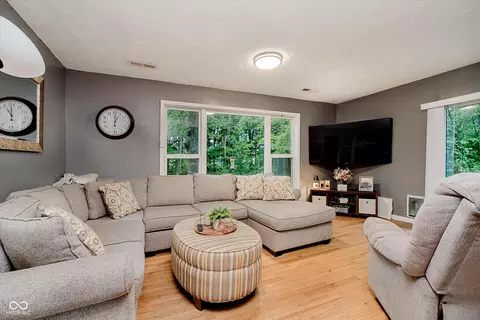 Living - 9131 E 256th St, Arcadia, IN 46030 photo 2 of 4