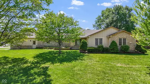 1373 Echo Bend St, Greenwood, IN 46142
