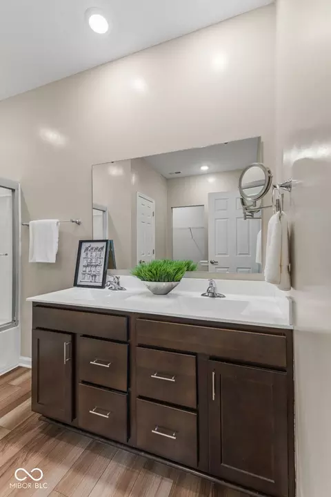Bath - 2064 Maplewood Ln, Pendleton, IN 46064 photo 2 of 3