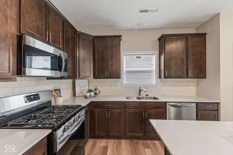 Kitchen - 2064 Maplewood Ln, Pendleton, IN 46064 photo 3 of 3