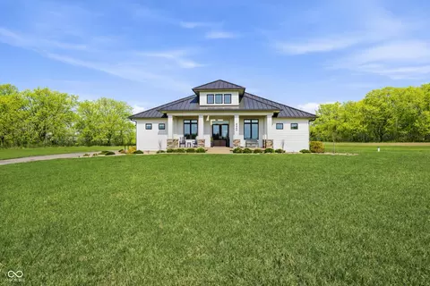 8460 Hunt Club Rd, Zionsville, IN 46077
