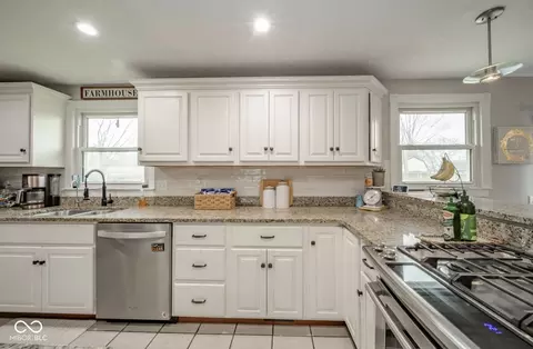 Kitchen - 108 Ladino Ln, Pendleton, IN 46064 photo 2 of 5
