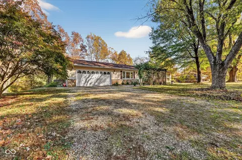 9245 E Woodview Dr, Bloomington, IN 47401 photo 2