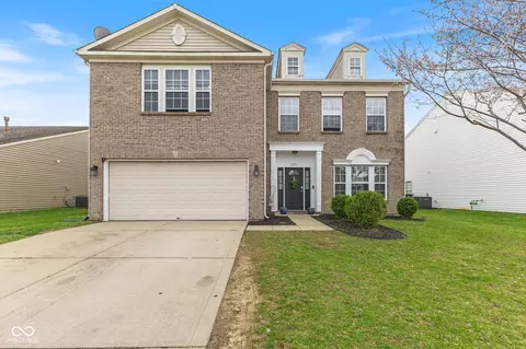 797 Hickory Pine Dr, New Whiteland, IN 46184