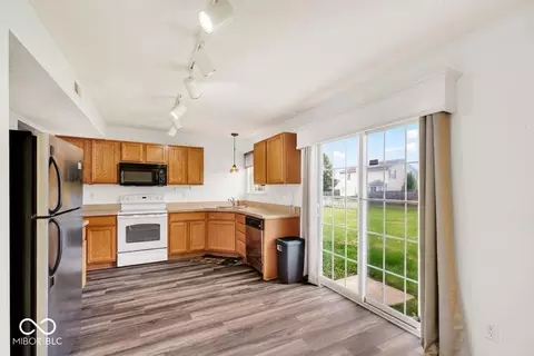 Kitchen - 2428 Foxtail Dr, Plainfield, IN 46168 photo 2 of 2