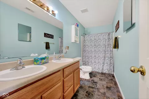 Bath - 2428 Foxtail Dr, Plainfield, IN 46168 photo 2 of 3