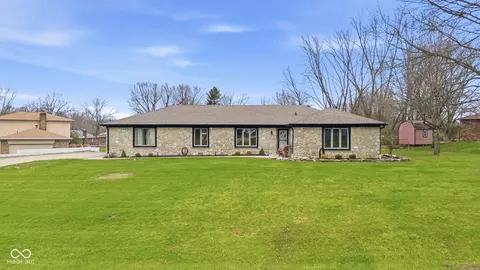 7110 W Meadows Ln, Greenfield, IN 46140