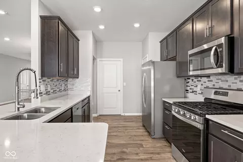 Kitchen - 354 Limerick Ln, Pendleton, IN 46064 photo 3 of 7