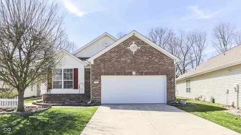 922 Lincoln Park West Dr, Greenwood, IN 46142