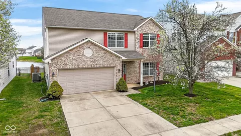 11110 Long Lake Ln, Fishers, IN 46037