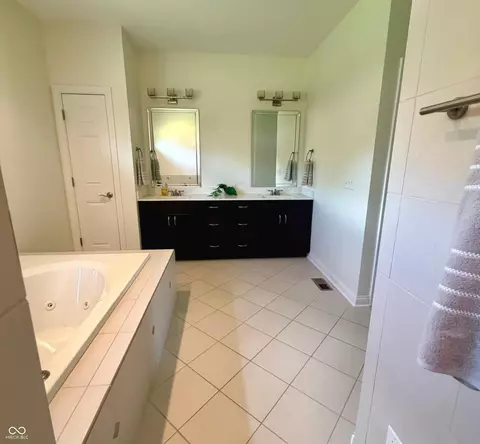 Bath - 736 Willow Pointe Dr N, Plainfield, IN 46168 photo 1 of 7