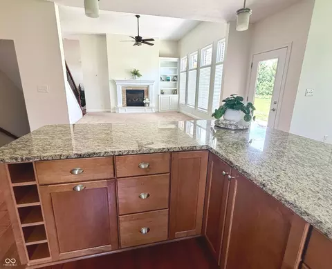 Kitchen - 736 Willow Pointe Dr N, Plainfield, IN 46168 photo 2 of 7