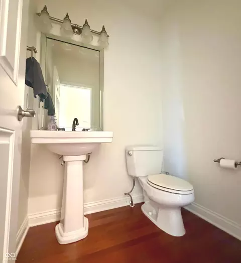 Bath - 736 Willow Pointe Dr N, Plainfield, IN 46168 photo 6 of 7