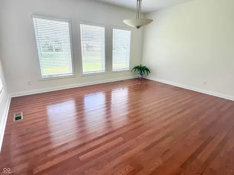 Living - 736 Willow Pointe Dr N, Plainfield, IN 46168 photo 6 of 6