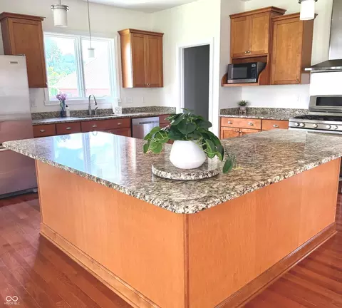 Kitchen - 736 Willow Pointe Dr N, Plainfield, IN 46168 photo 4 of 7