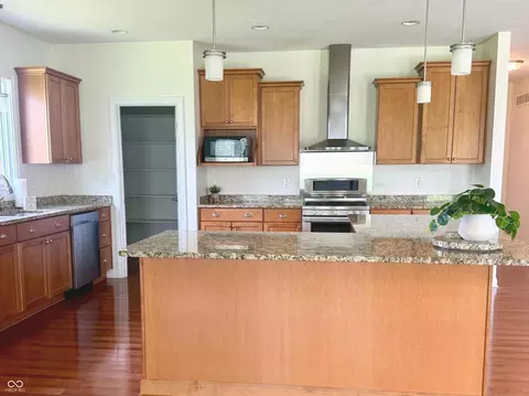 Kitchen - 736 Willow Pointe Dr N, Plainfield, IN 46168 photo 5 of 7