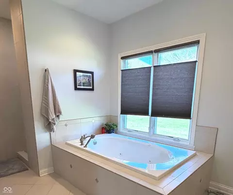 Bath - 736 Willow Pointe Dr N, Plainfield, IN 46168 photo 3 of 7