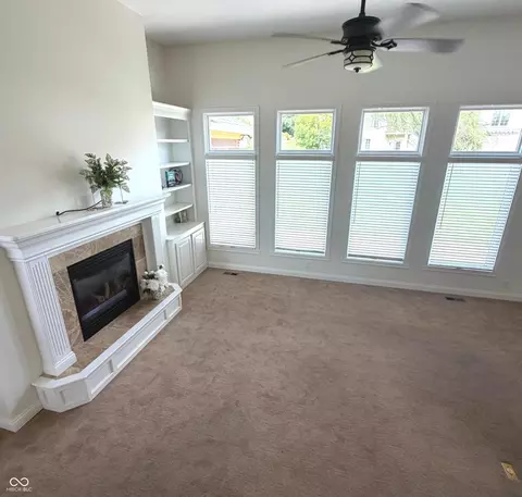 Living - 736 Willow Pointe Dr N, Plainfield, IN 46168 photo 4 of 6