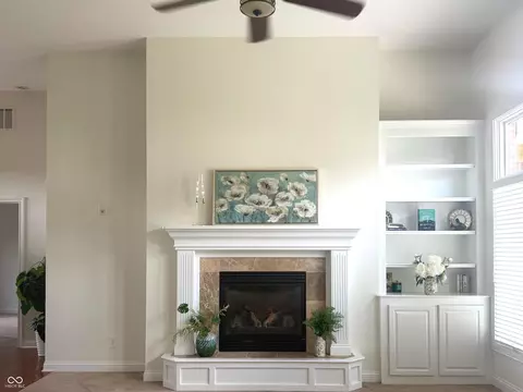 Living - 736 Willow Pointe Dr N, Plainfield, IN 46168 photo 3 of 6