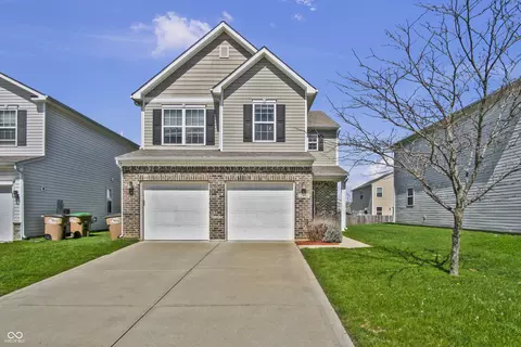 2548 Shadow Bend Dr, Columbus, IN 47201
