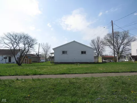 Exterior - 825 Jackson St, Hope, IN 47246 photo 1 of 9
