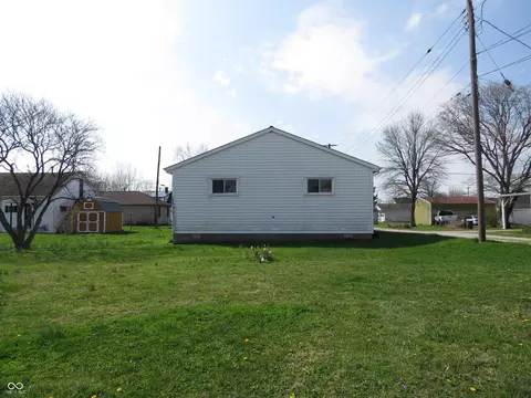 Exterior - 825 Jackson St, Hope, IN 47246 photo 8 of 9