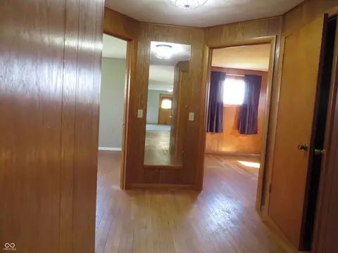 Entry Way - 825 Jackson St, Hope, IN 47246 photo 3 of 6