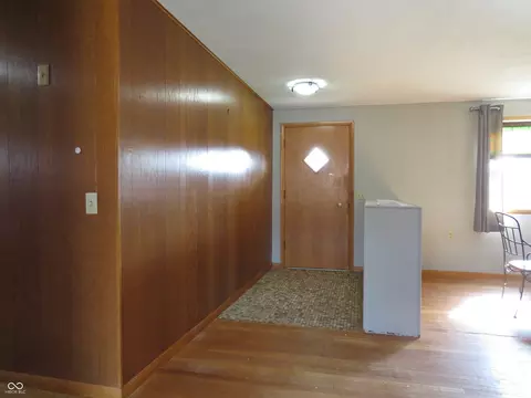 Entry Way - 825 Jackson St, Hope, IN 47246 photo 2 of 6