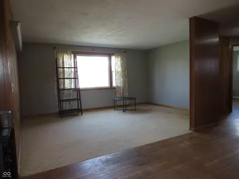 Living - 825 Jackson St, Hope, IN 47246 photo 5 of 6