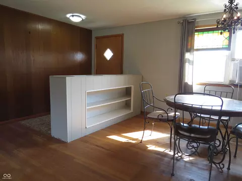 Living - 825 Jackson St, Hope, IN 47246 photo 2 of 6