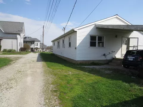 Exterior - 825 Jackson St, Hope, IN 47246 photo 3 of 9