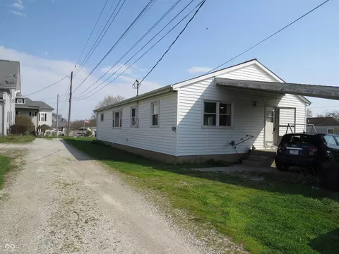 Exterior - 825 Jackson St, Hope, IN 47246 photo 2 of 9