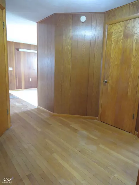 Entry Way - 825 Jackson St, Hope, IN 47246 photo 6 of 6