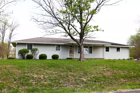 5453 S Holiday Dr, Crawfordsville, IN 47933