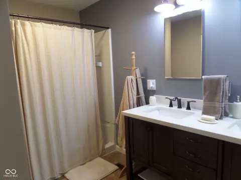 Bath - 5575 S 995 E, Grammer, IN 47236 photo 3 of 4