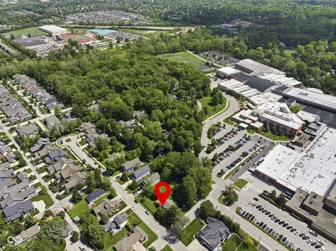 320 2nd St NE, Carmel, IN 46032
