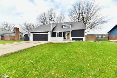 1132 Madrid Rd, Greenwood, IN 46143