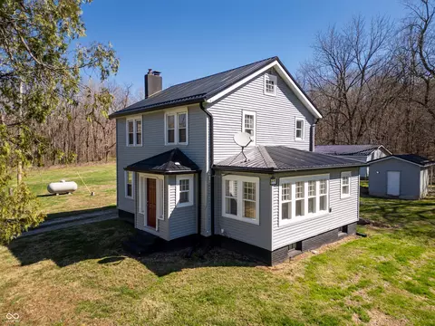 Exterior - 749 S River Rd, Covington, IN 47932 photo 2 of 10