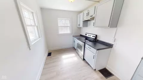 Kitchen - 749 S River Rd, Covington, IN 47932 photo 5 of 7