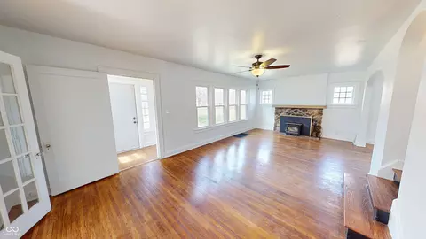 Living - 749 S River Rd, Covington, IN 47932 photo 9 of 10