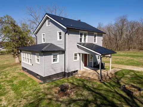 Exterior - 749 S River Rd, Covington, IN 47932 photo 3 of 10