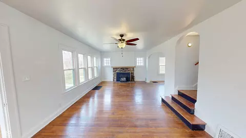 Living - 749 S River Rd, Covington, IN 47932 photo 8 of 10