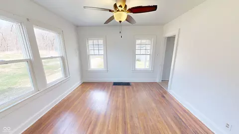 Living - 749 S River Rd, Covington, IN 47932 photo 2 of 10