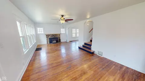 Living - 749 S River Rd, Covington, IN 47932 photo 7 of 10